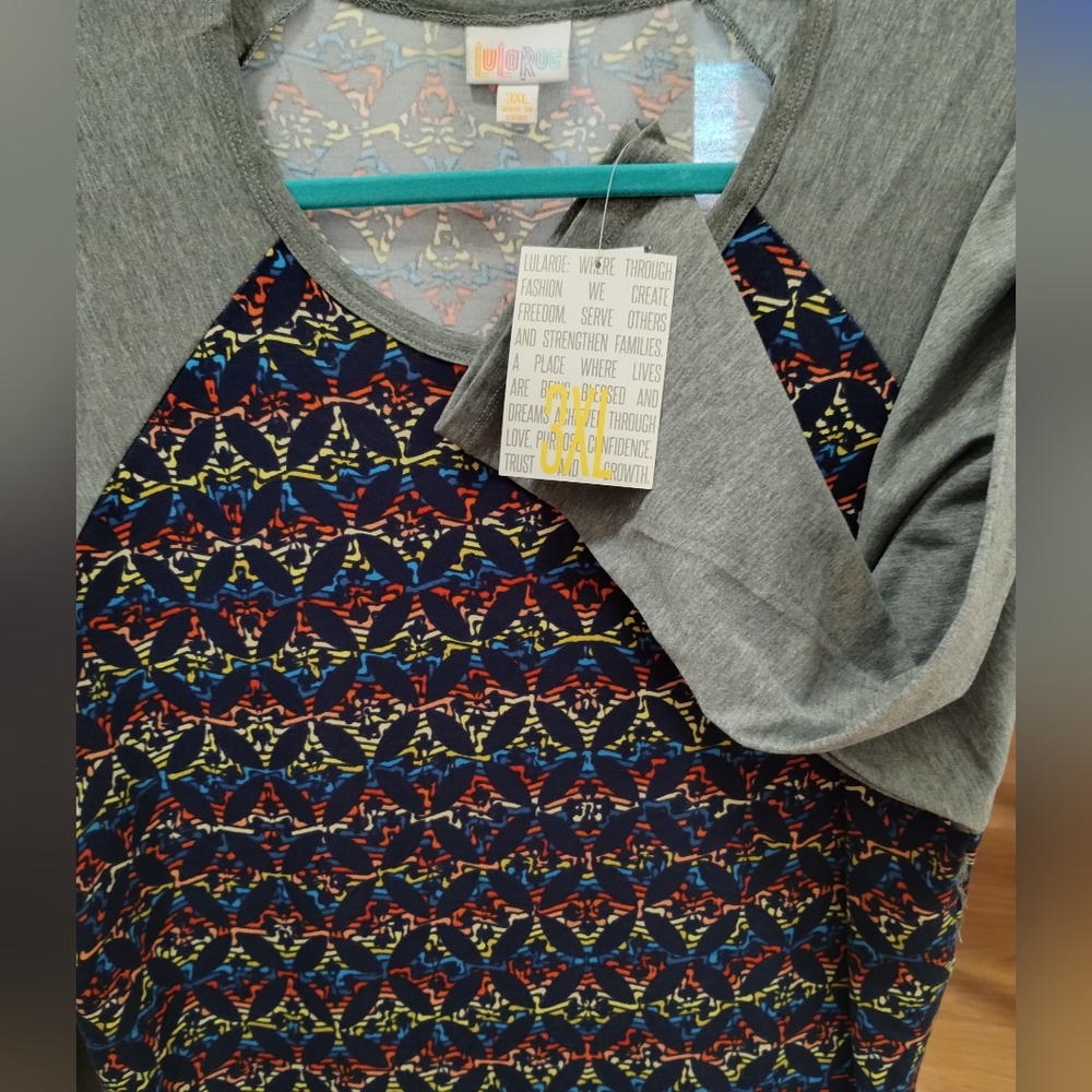 LuLaRoe Randy T - Picture 2 of 2